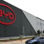BYD’nin pil üreticisinden dünya liderliğine uzanan üretim hattı ve teknik karşılaştırma tablosu.