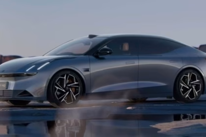 Lynk & Co 10 elektrikli sedan seri üretim hattı ve teknik özellikleri.