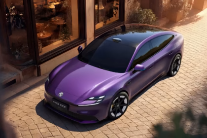 Porsche esintili tasarıma sahip yeni fastback elektrikli araç MG 07 özellikleri, batarya kapasitesi ve menzil detayları.