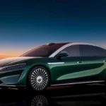 BYD Great Han 1008 km menzil sunan lüks elektrikli sedan modelinin yollardaki ilk kamuya açık görüntüsü ve teknik özellikleri.