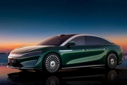 BYD Great Han 1008 km menzil sunan lüks elektrikli sedan modelinin yollardaki ilk kamuya açık görüntüsü ve teknik özellikleri.