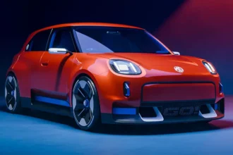 Goodwood Hız Festivali'nde tanıtılan retro-fütüristik tasarıma sahip yeni MG2 elektrikli hatchback konsept modeli Go.
