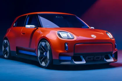 Goodwood Hız Festivali'nde tanıtılan retro-fütüristik tasarıma sahip yeni MG2 elektrikli hatchback konsept modeli Go.